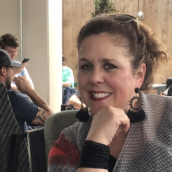 Meet your Posher, Debbie - Picture 1 of 1